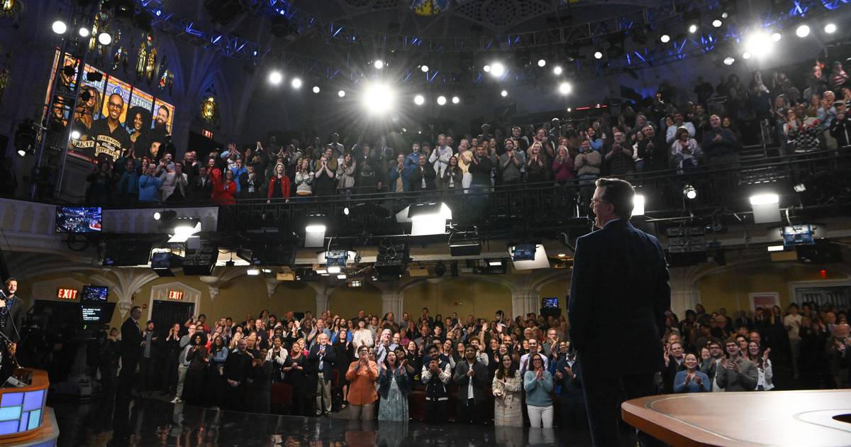 A despedida de Stephen Colbert: prejuízos financeiros, um programa cansado ou simplesmente a vontade de Trump?