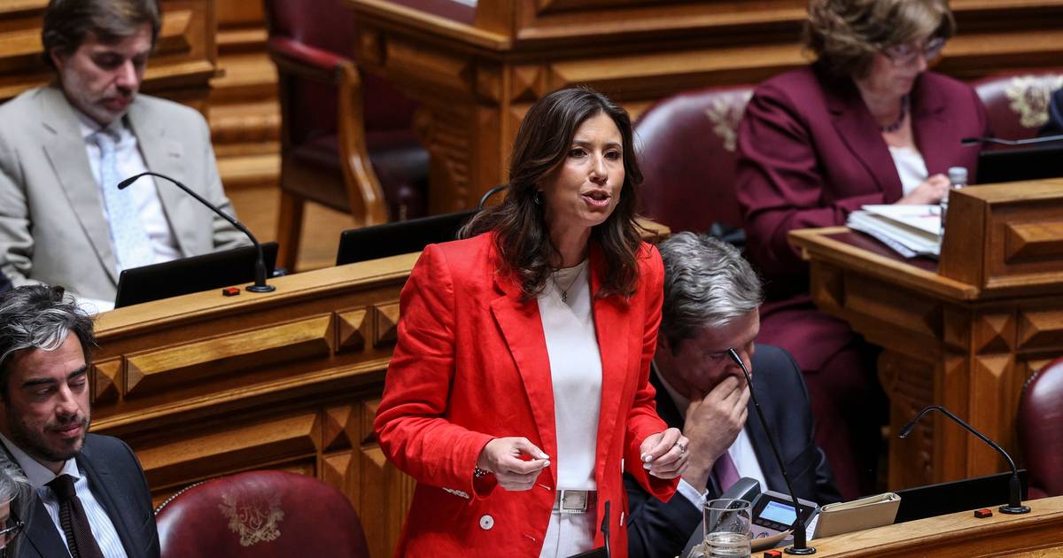 IL quer ouvir atual e ex-presidente do Júri Nacional de Exames no Parlamento