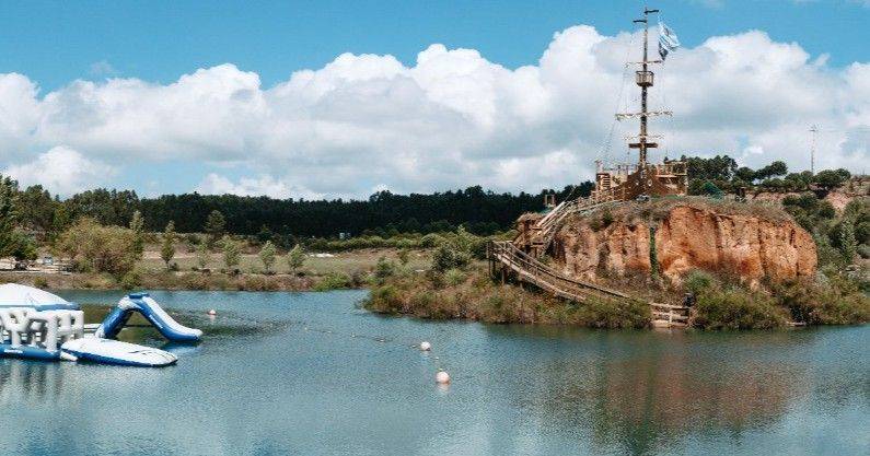 Neste parque aquático e de aventura em Torres Vedras todos podem ser piratas por um dia