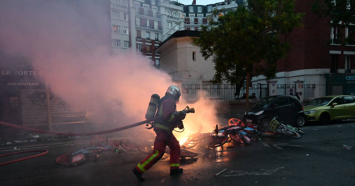 Incidentes nas celebrações da vitória do PSG fazem mais de 400 detidos em França