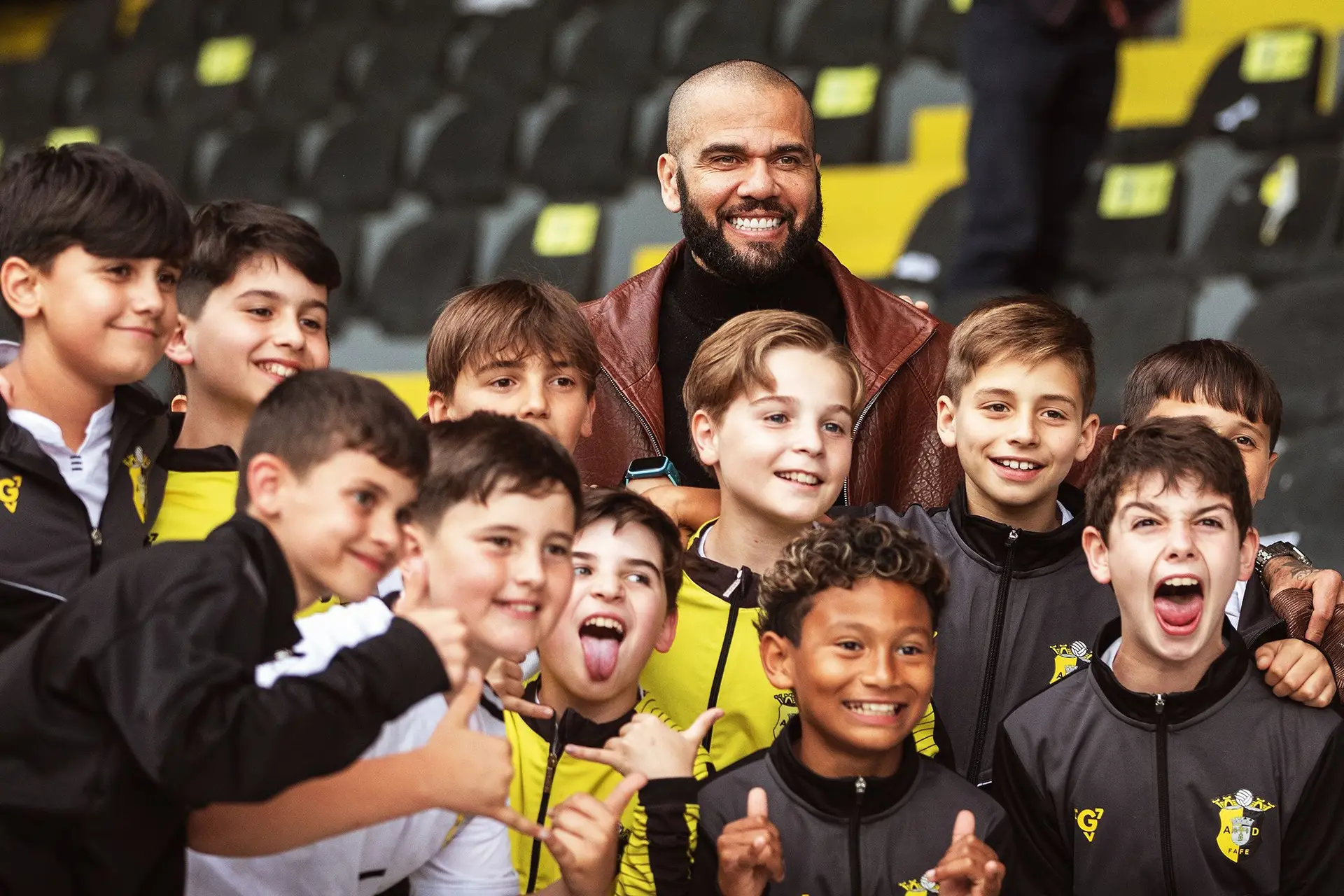 Dani Alves, antigo internacional pelo Brasil, continua a ser um ídolo para os mais jovens