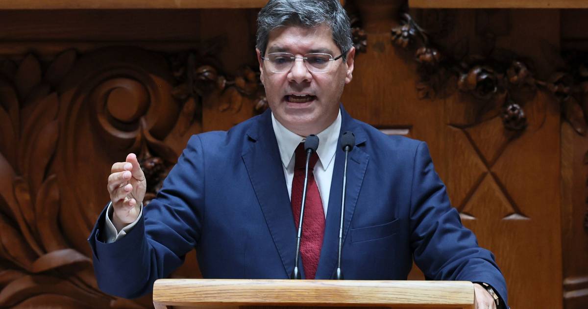 Brilhante Dias acusa PSD e CDS de "erro grave" ao travarem audição do ministro da Administração Interna