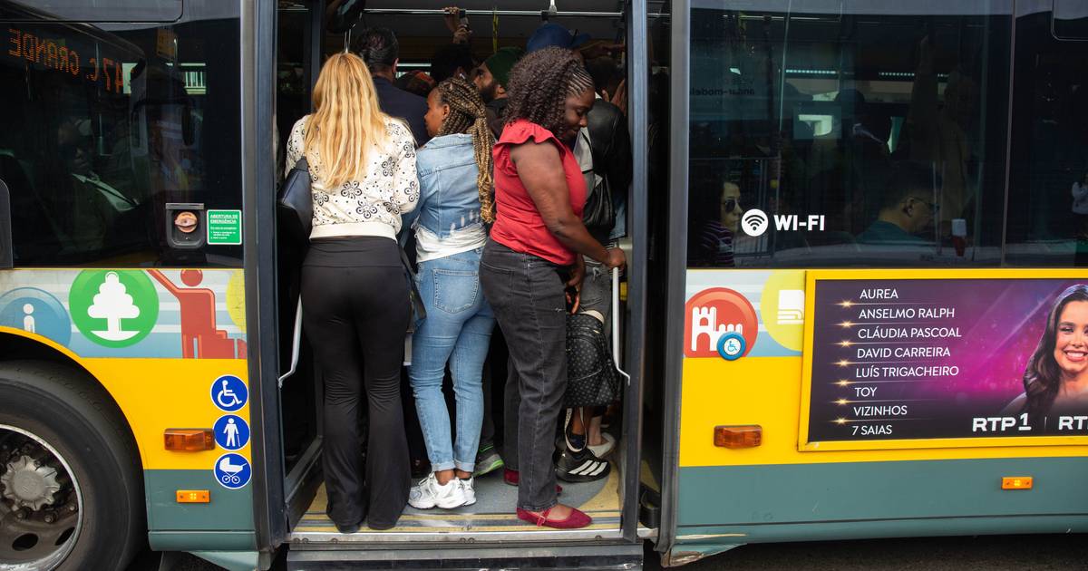 Greve começou com um dia “calmo”, mas serviços mínimos dos transportes “são poucos”