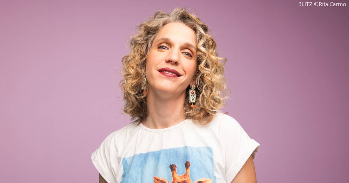 Luísa Sobral: “O Carlos Tê aconselhou-me a entregar as minhas canções a quem sabe cuidar delas. Como entregamos os filhos a uma babysitter”