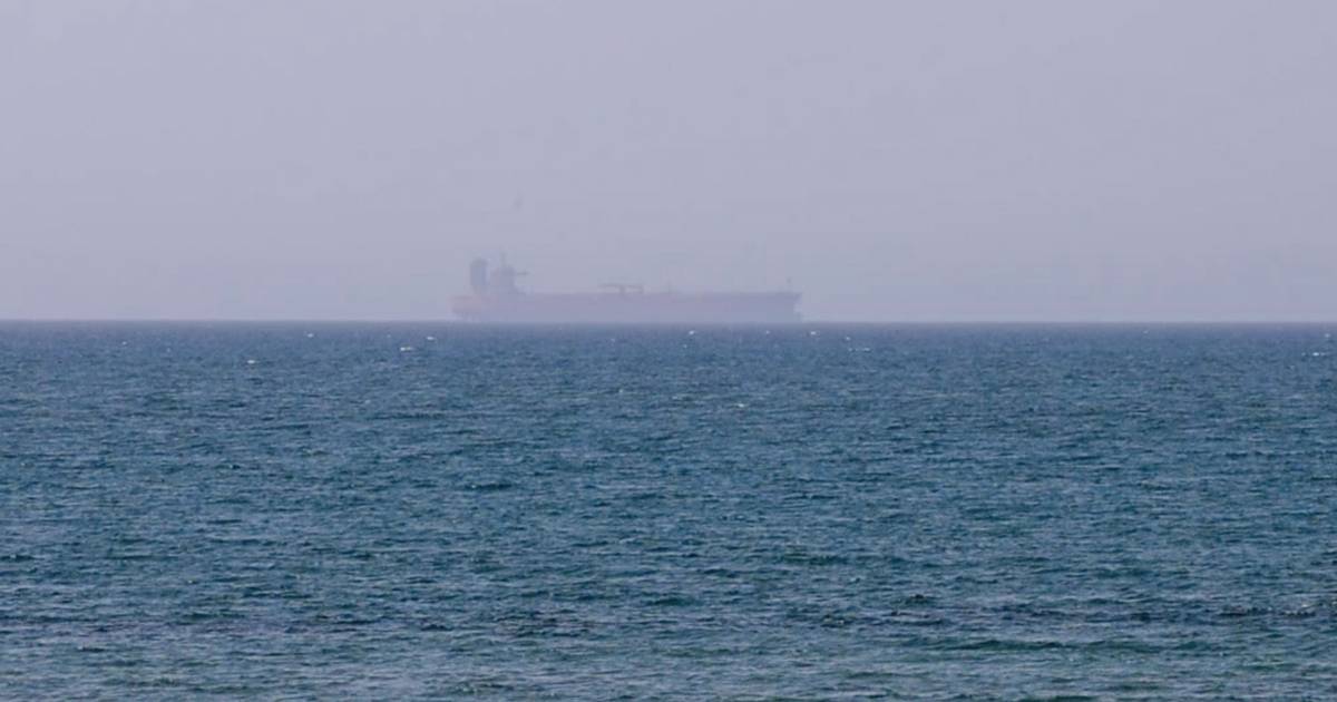 EUA abatem drones iranianos no Estreito de Ormuz e atacam radares costeiros