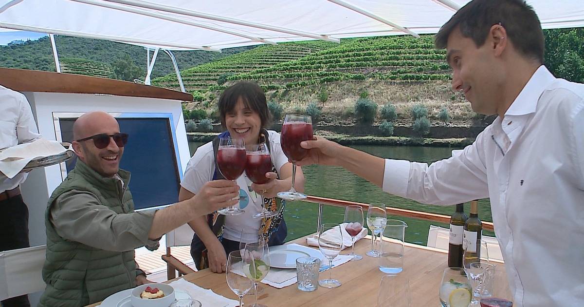 Enoturismo fluvial: viajar pelo Douro a bordo de um iate vin