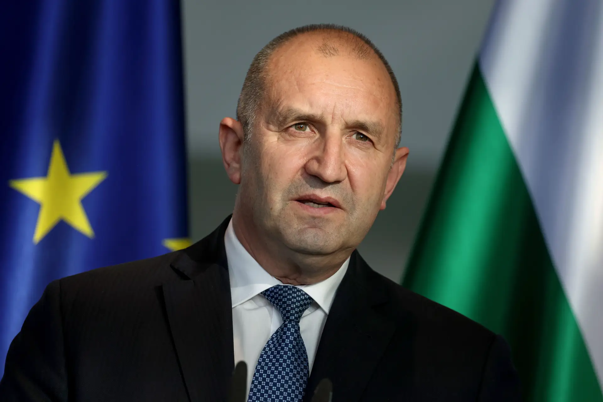 Partiq Rumen Radev Bulgária suspende apoio militar à Ucrânia - Expresso
