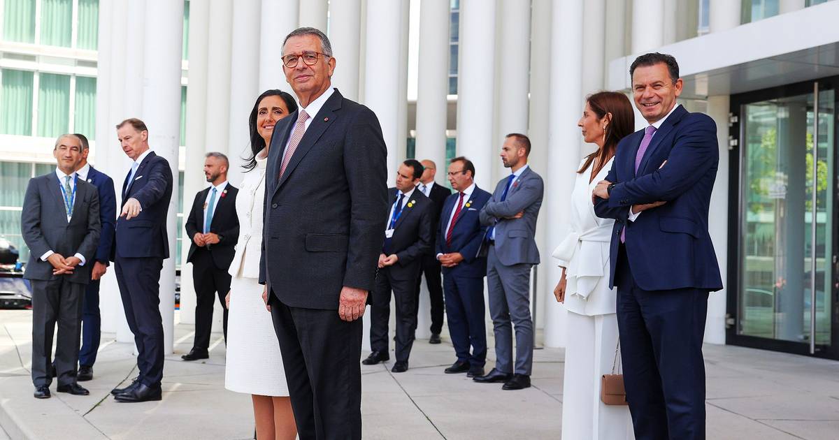 Dia de Portugal: damas de branco e colarinhos vetados