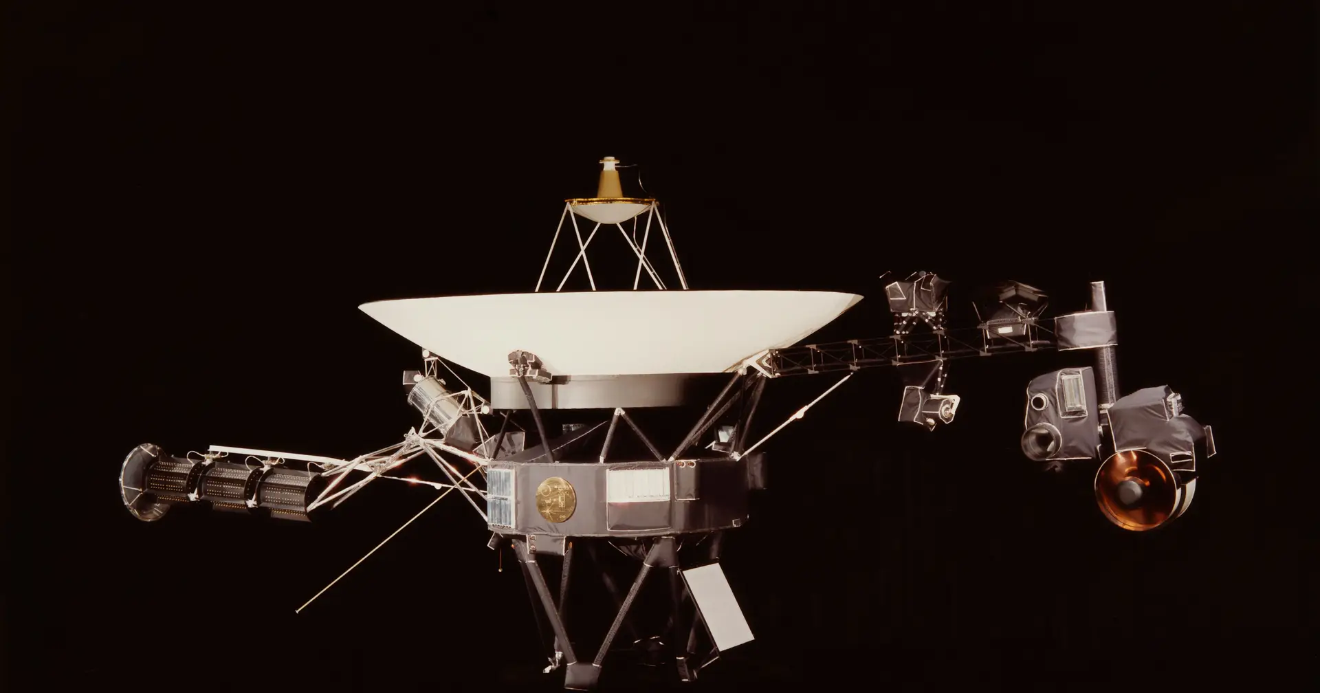 A um dia-luz da Terra: Voyager 1 da NASA atingirá distância
