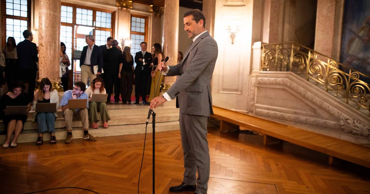 Hugo Soares diz que houve "problemas técnicos e informáticos" nos exames e aceita audições, mas não comissão de inquérito