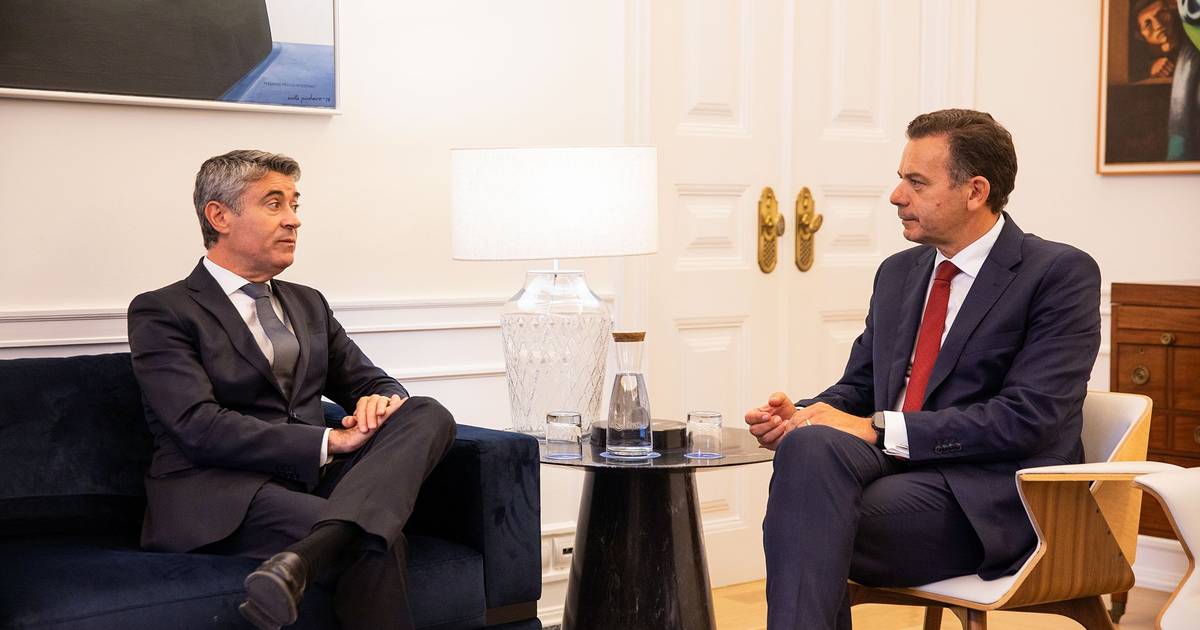 Carneiro pede reunião a Montenegro para discutir polémica com ministro da Administração Interna