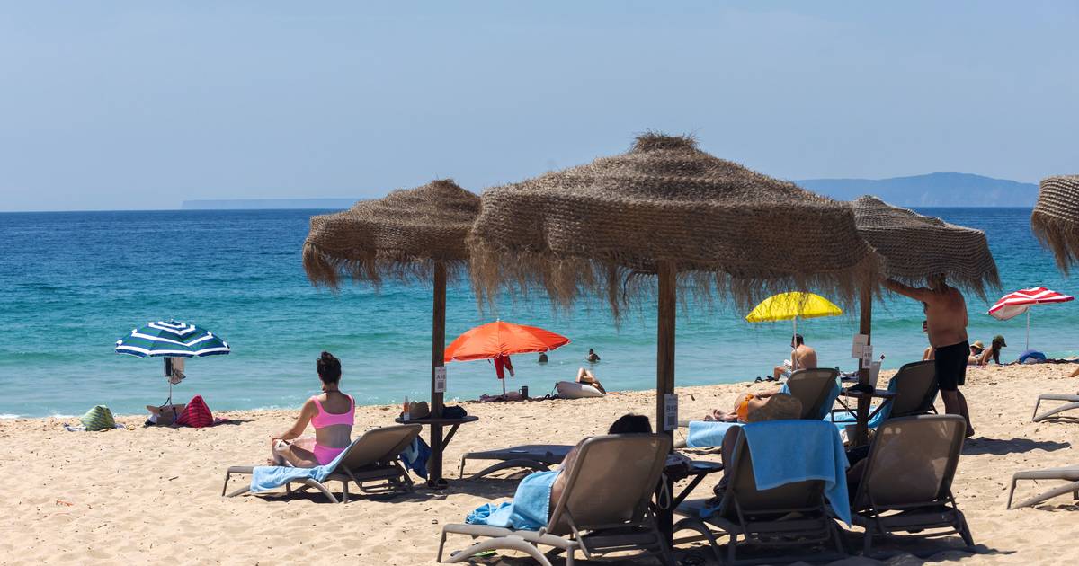 Bolhas e comichão depois da praia? Há quem faça 'alergia ao sol' nos primeiros dias de férias