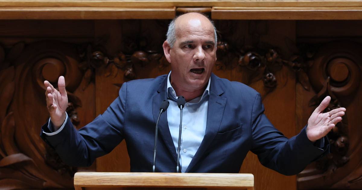 PCP diz que ministro da Educação propôs audição a 21 de julho e considera data "inconcebível"