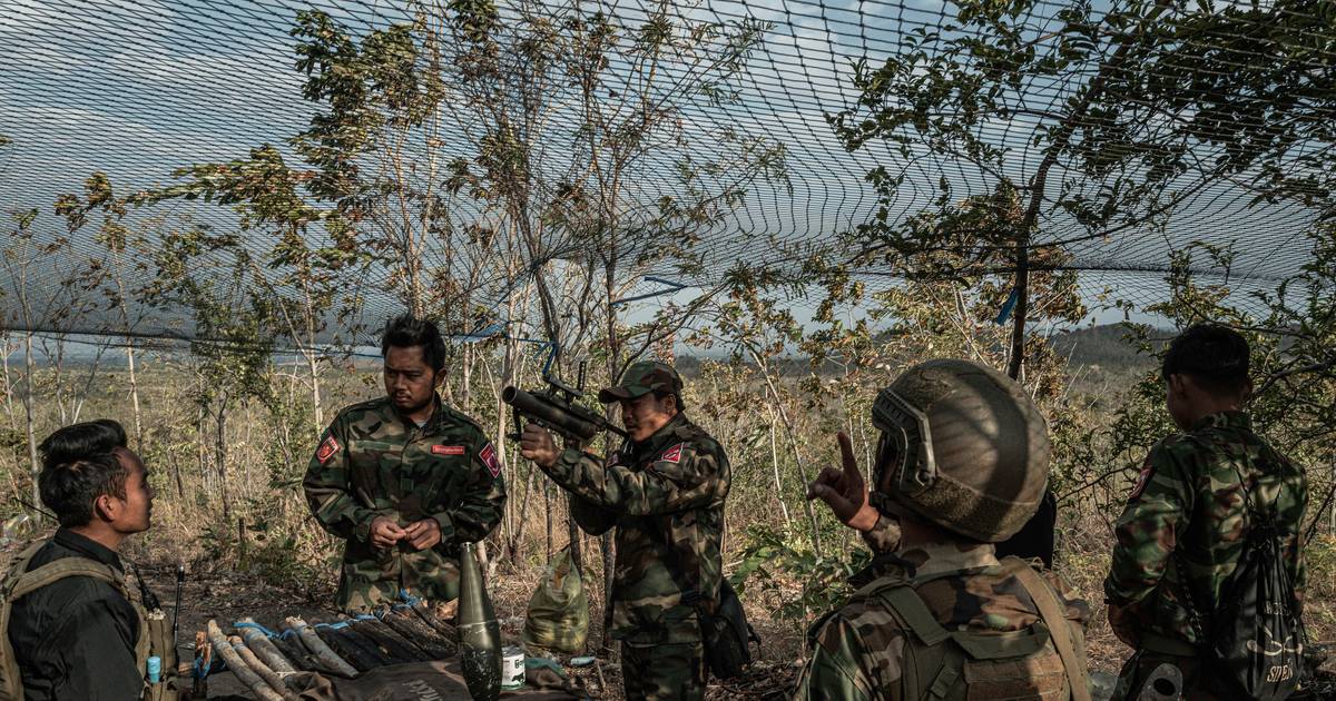 Cinco anos de guerra civil em Mianmar: "A junta militar está a ser normalizada sem que ninguém lhe exija nada em troca"