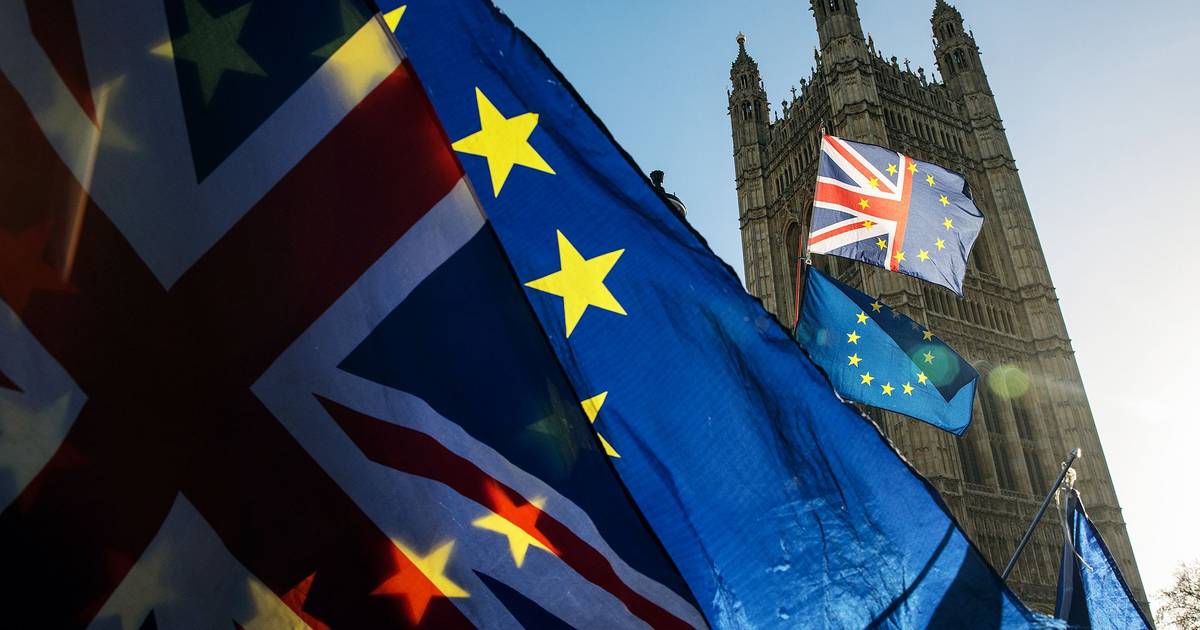 Work visas for Portuguese in the United Kingdom fell from 972 in 2022 to 478 in 2025