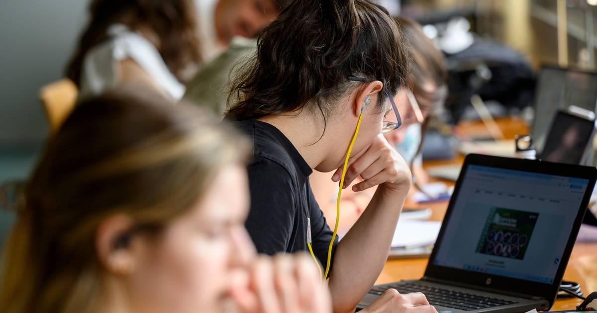 Ensino Superior: novo cálculo das bolsas adiado para 2027, incentivo a alunos carenciados avança em setembro