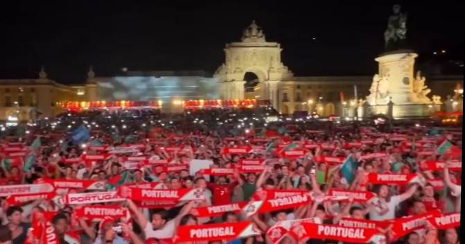 Ninguém dormiu para apoiar Portugal: adeptos viram jogo na rua mesmo de madrugada