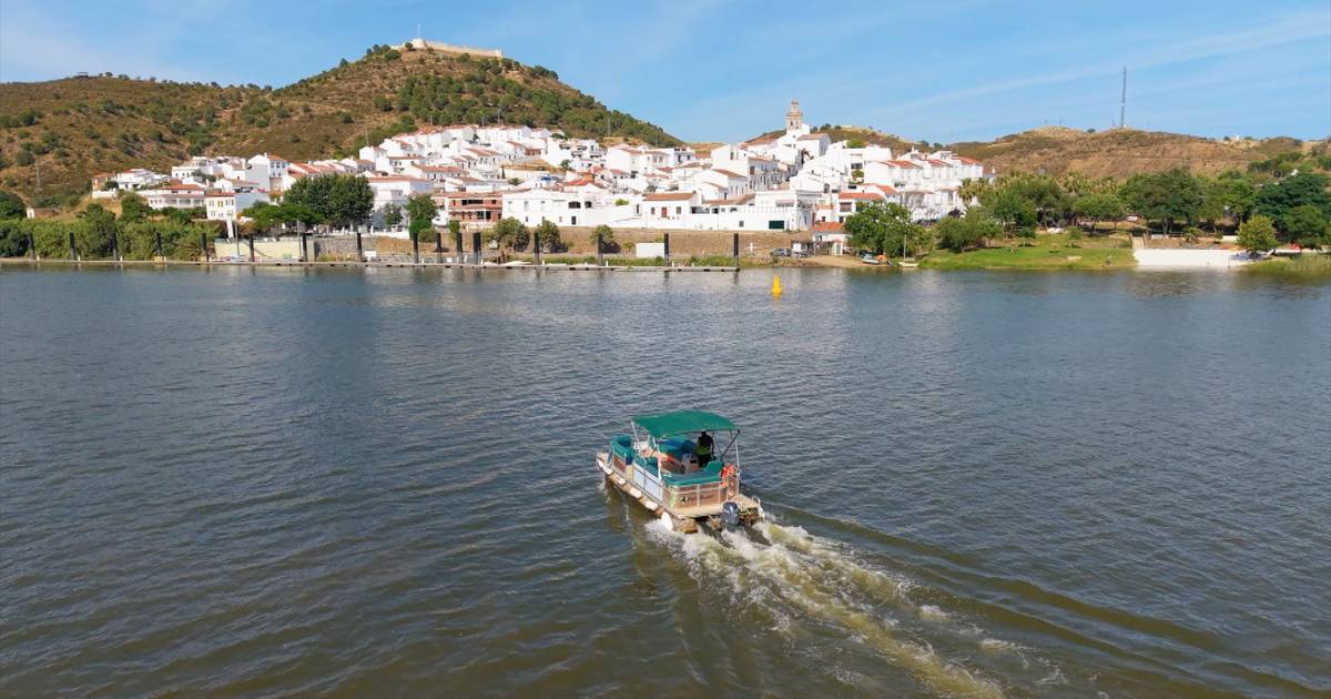 Explorar o Guadiana por trilhos antigos, praias fluviais e uma tirolesa transfronteiriça