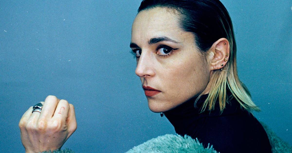"É de Fernando Pessoa um dos meus livros favoritos, dou-o a toda a gente": entrevista a Jehnny Beth, ex-Savages, em vésperas de NOS Alive