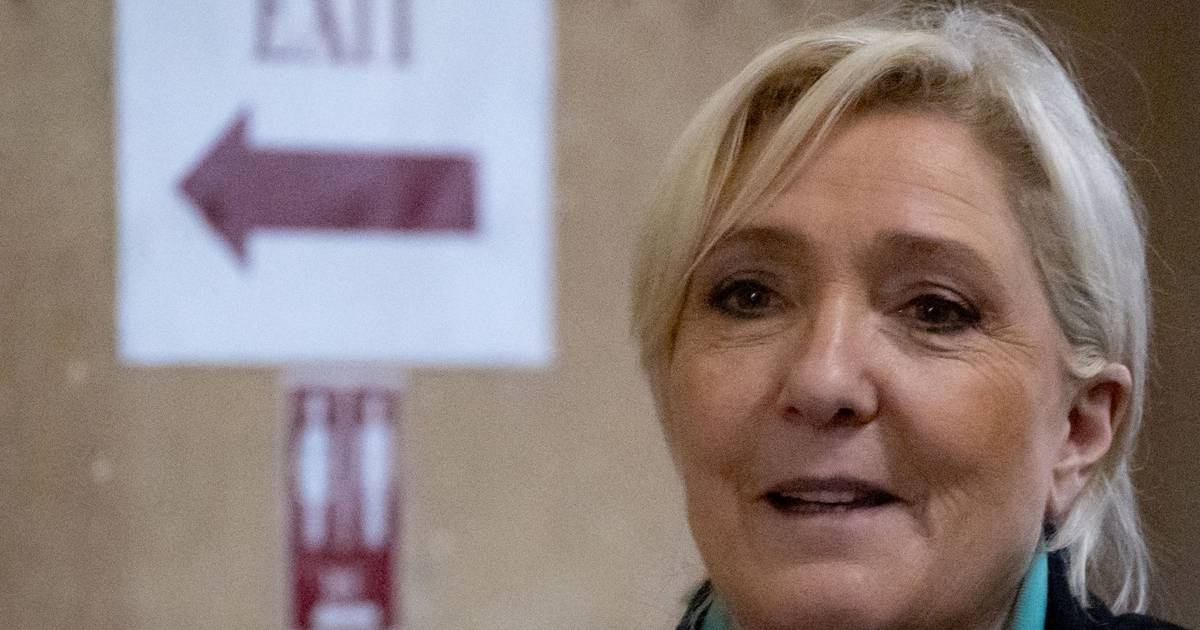 Marine Le Pen volta a ser considerada culpada de desvio de fundos e terá de cumprir pena, mas tecnicamente ainda pode candidatar-se