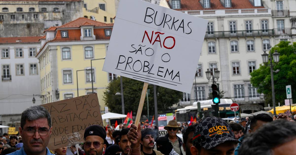 Parlamento. "Lei das burcas" aprovada na especialidade