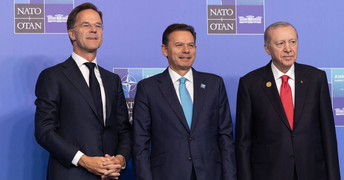 NATO: Revólver oferecido por Erdogan entregue por Montenegro à PSP