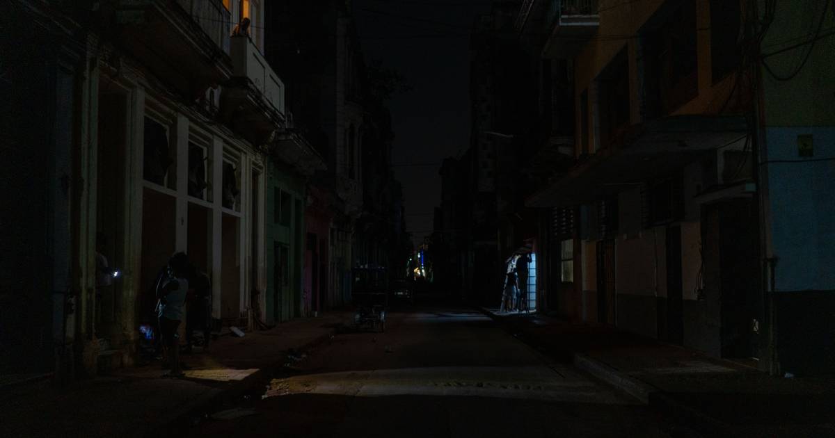 Cuba volta a ficar às escuras após novo colapso da rede elétrica
