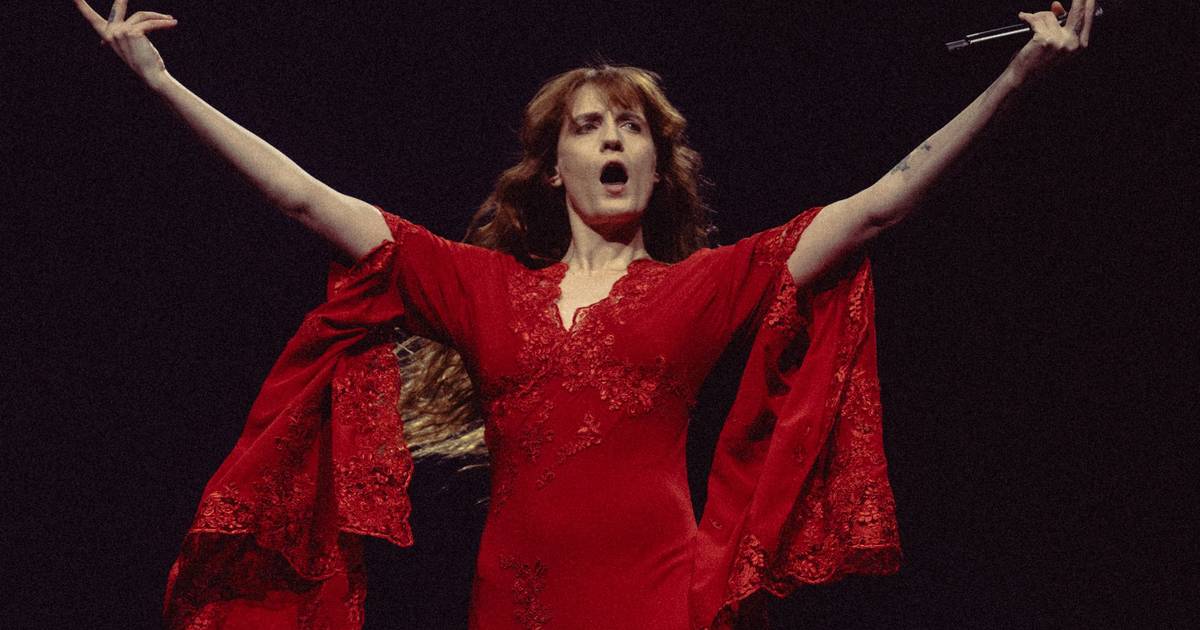 Florence + The Machine no NOS Alive: uma musa de olhar vazio, uma banda a precisar de energia e um público generoso como sempre