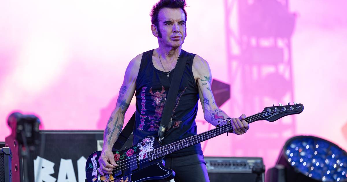 Simon Gallup falha concertos dos Cure devido a doença: será substituído pelo filho