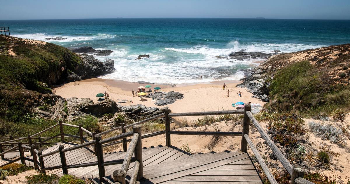 Praia do Malhão: Paraíso de surfistas, naturistas e de todos nós