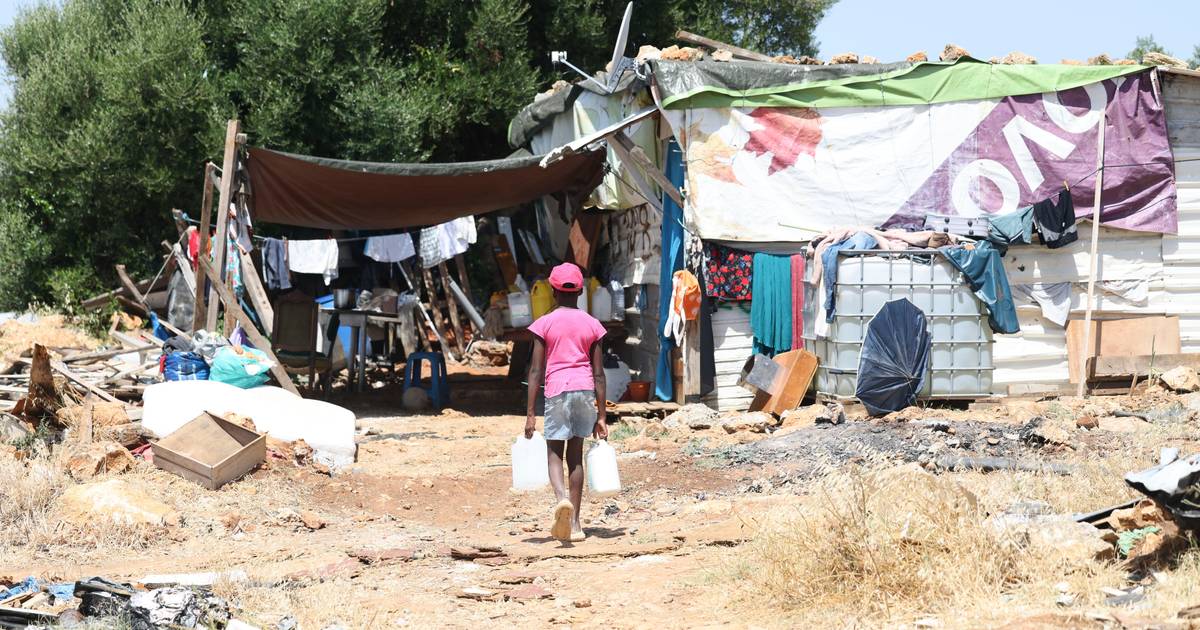 Talude Militar: um ano após demolições, impasse judicial mantém bairro precário e divide Loures
