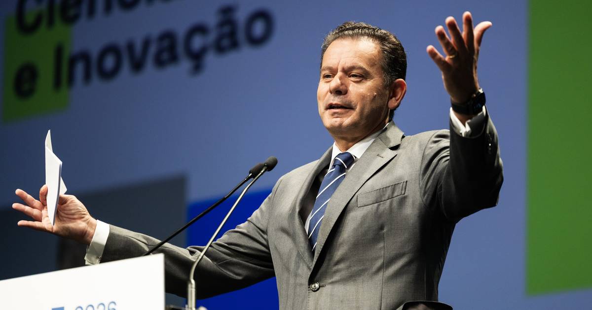 Luís Montenegro defende que país "tem de arriscar" mesmo que as "coisas possam correr menos bem"