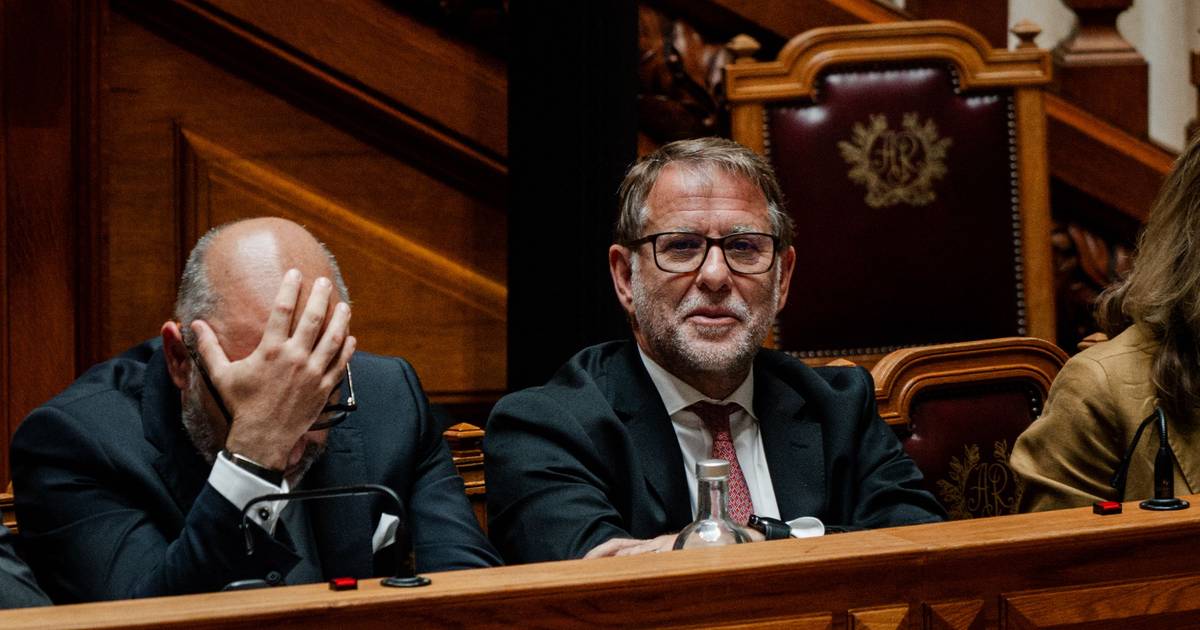 Atrelado apreendido pela PJ desaparece e é encontrado em empresa que faz obras para Luís Neves. Ministro não comenta