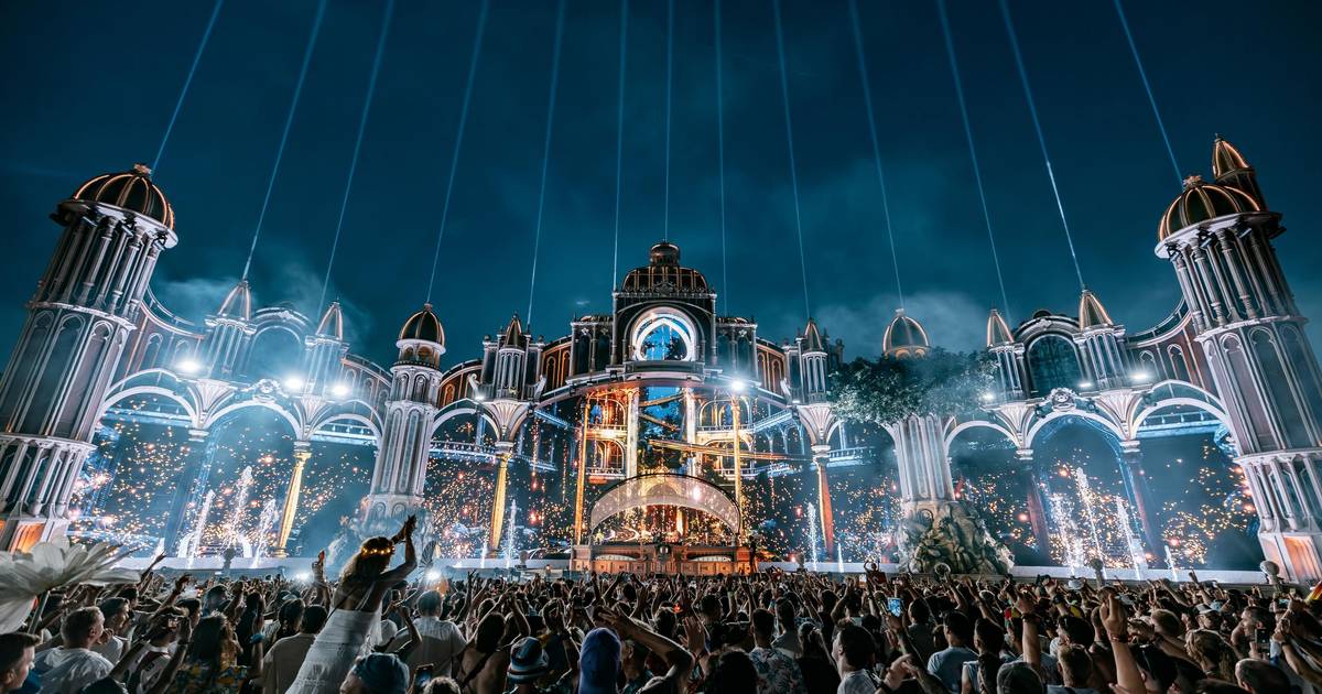 Depois do enorme incêndio em 2025, o festival Tomorrowland cancelou o fogo de artifício numa edição com vários artistas portugueses