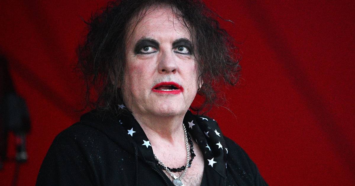 "Aaaaaaagh! Pão e circo. Vão-se lixar!": a fúria de Robert Smith, dos Cure, contra o 'half-time show' da final do Mundial