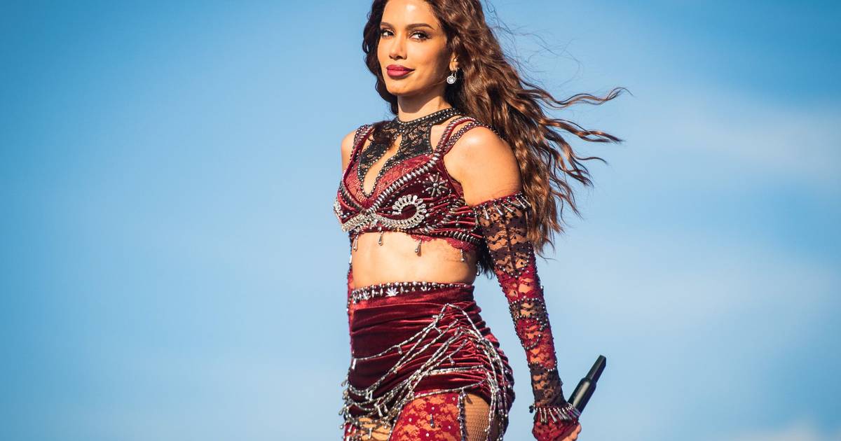 Cinco horas de euforia com Anitta no Passeio Marítimo de Algés: a partir de agora, o Carnaval passa a ser em julho