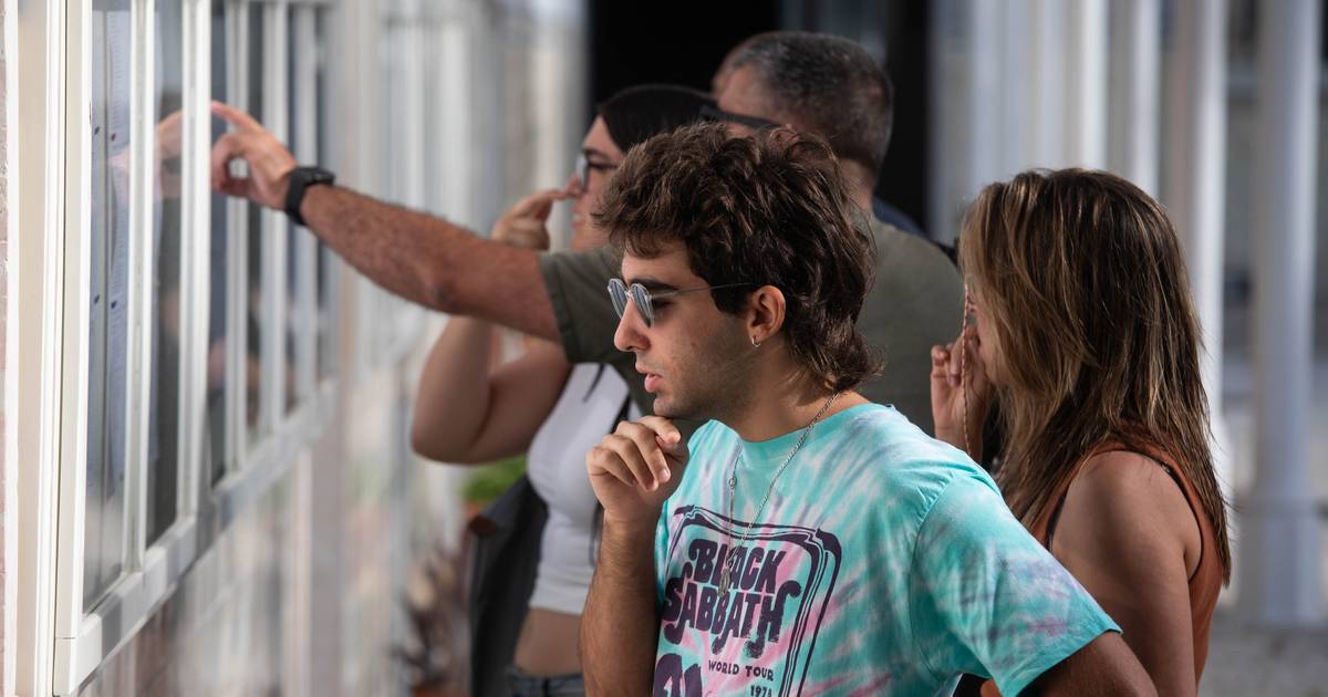 Ainda há escolas com uma única nota suspensa: "As indicações que temos neste momento é contactar o Júri e eles depois vão à procura"