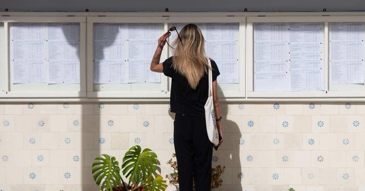 Candidaturas ao ensino superior arrancam esta segunda-feira, apesar dos problemas nos exames nacionais