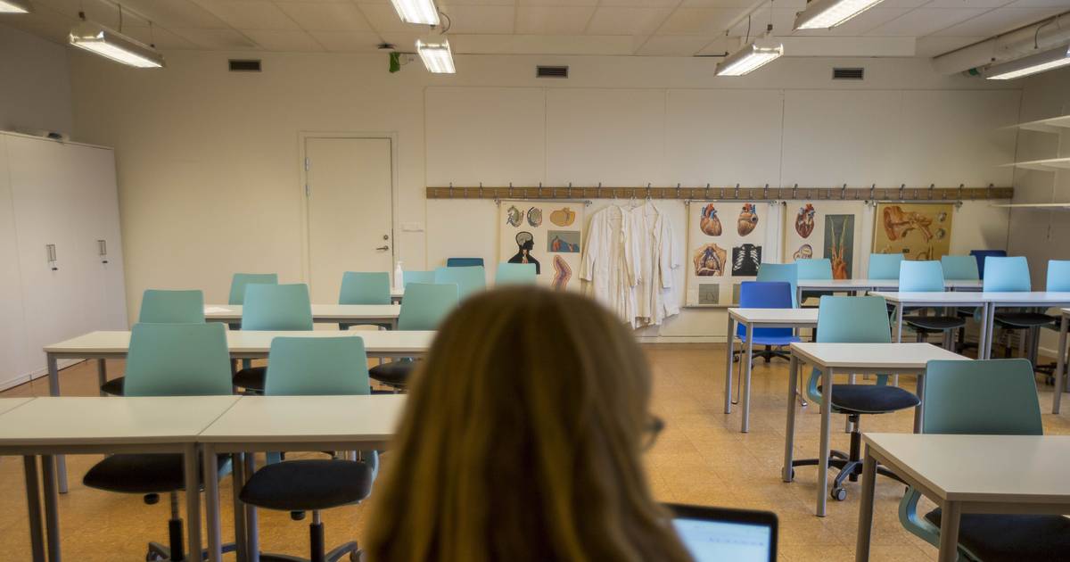 O caos nos exames já aconteceu noutros países? Na Suécia, o processo de digitalização não correu bem e o Governo recuou