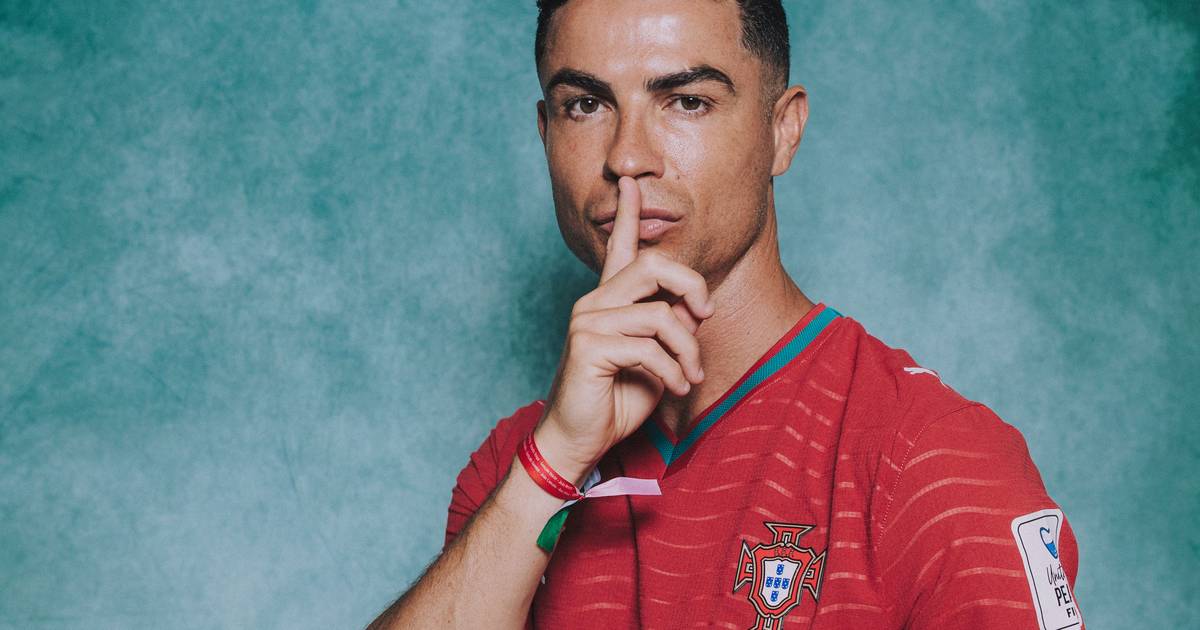 Ronaldo, Vhils e o Al Nassr juntam-se numa "mystery box" que custa 199 euros, com relógio a contar