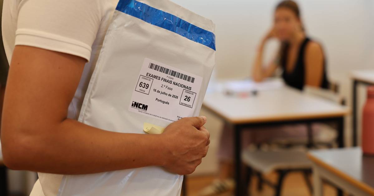 Sindicatos querem criar regime permanente de remuneração para professores que corrigem exames