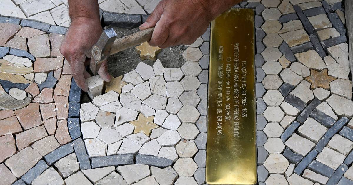 Associação Calçada Portuguesa alerta para risco de extinção da profissão de calceteiro em Portugal