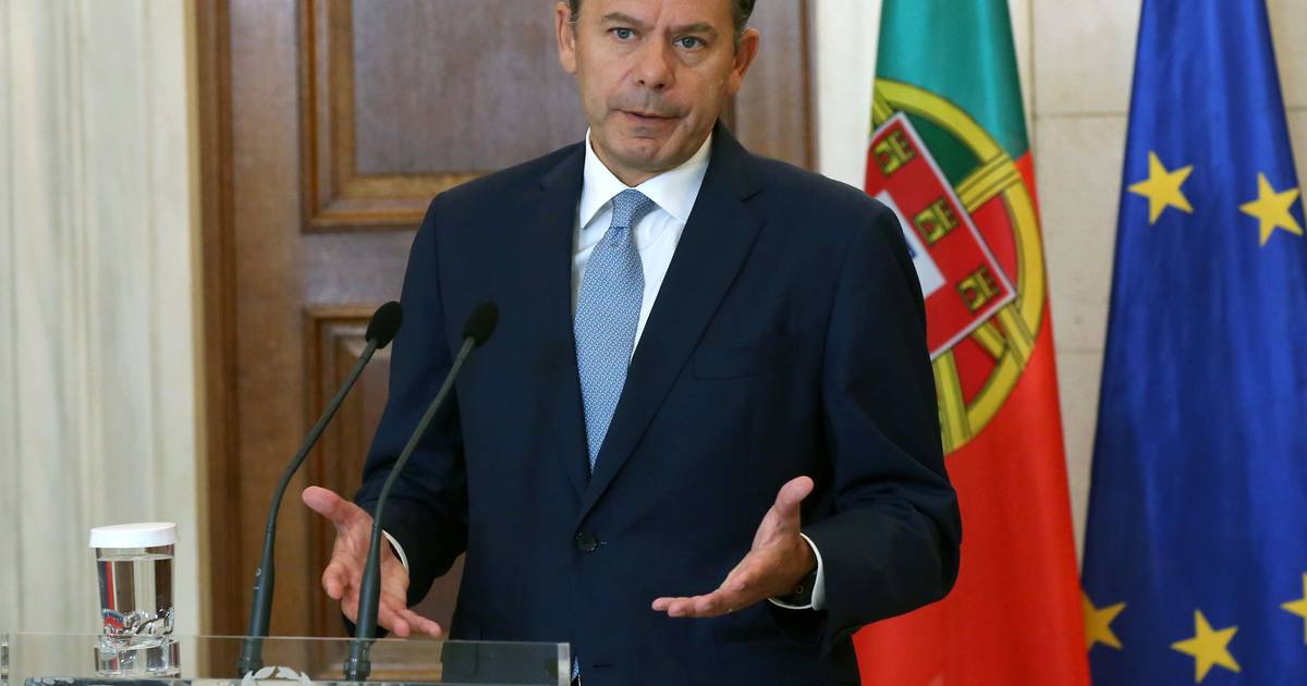 Montenegro acredita que "pior já passou" na crise dos exames