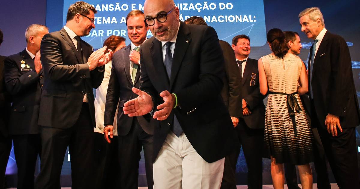 Novo aeroporto custará entre 7,9 e 8,9 mil milhões e Pinto Luz promete país mais infraestruturado em dez anos