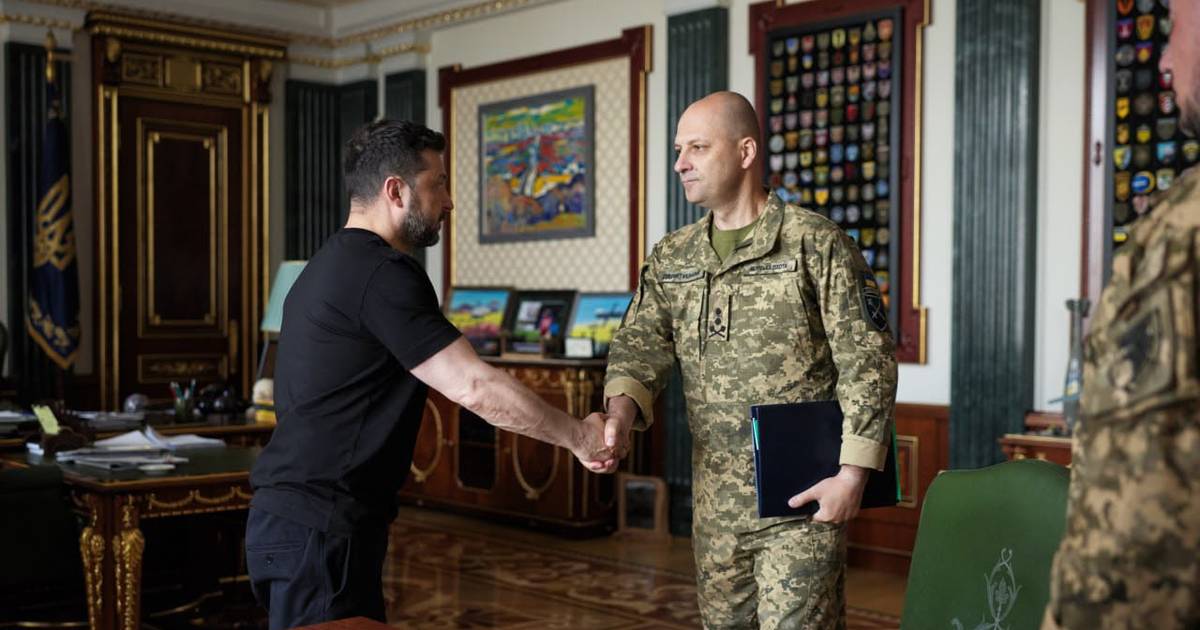 Cedendo ao apelo da rua, Zelensky nomeou novo comandante das forças armadas