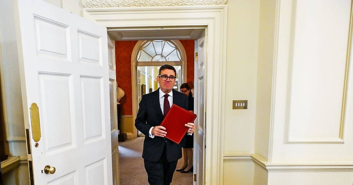 Burnham faz pontaria ao custo de vida