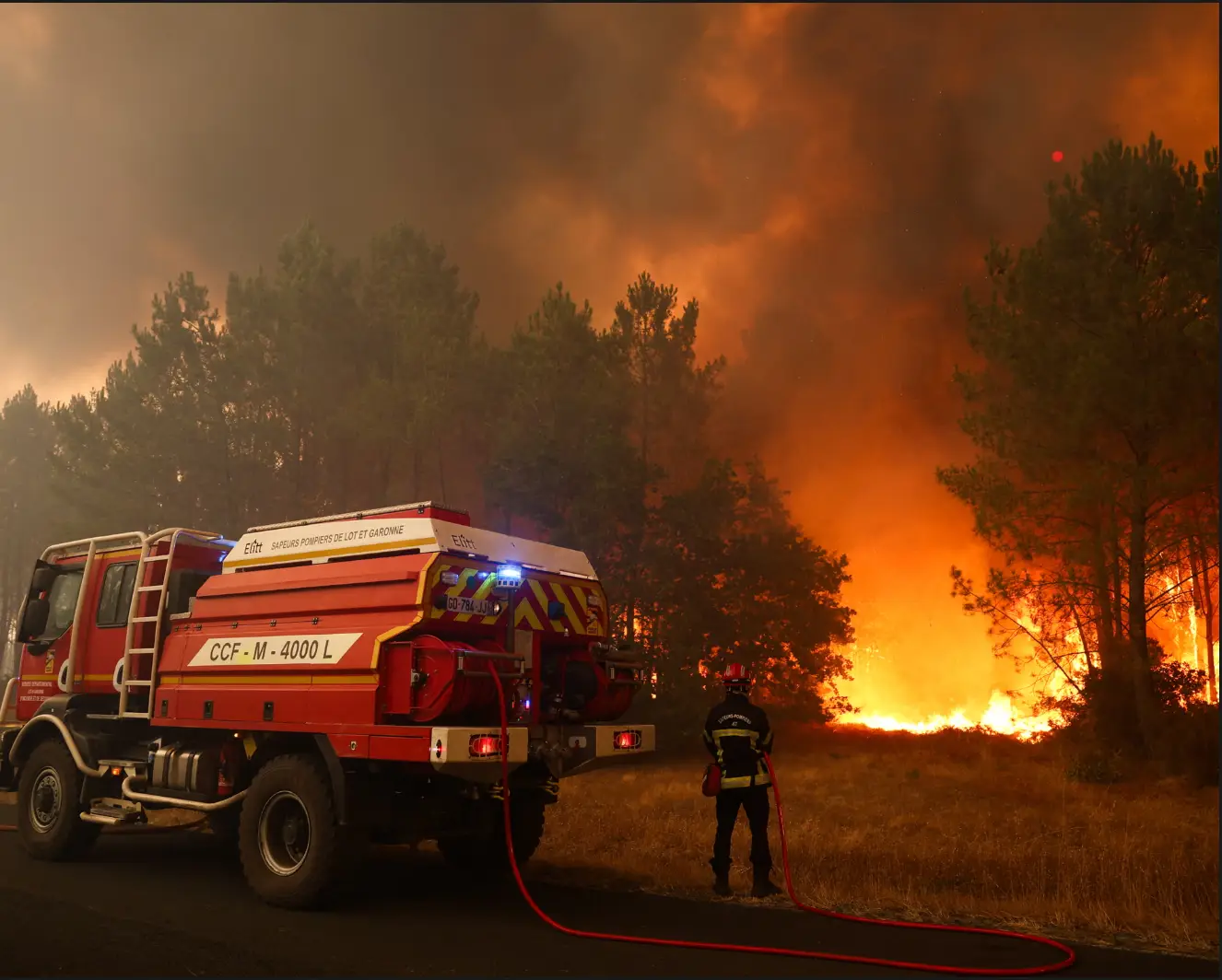 Incêndio no sudoeste de França força à evacuação de 20 mil pessoas - Expresso