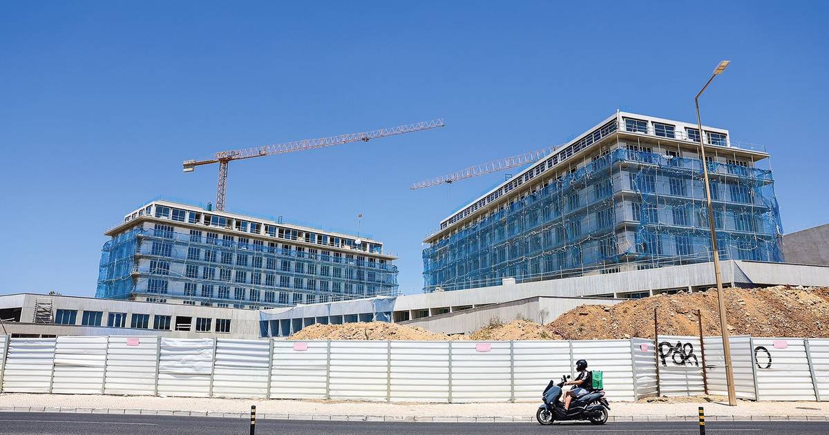 Hilton. Vendidas 9 das 37 casas que o MP quer demolir