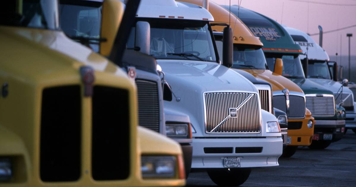 Após restringir licenças a imigrantes, EUA apostam em veteranos para conduzir camiões
