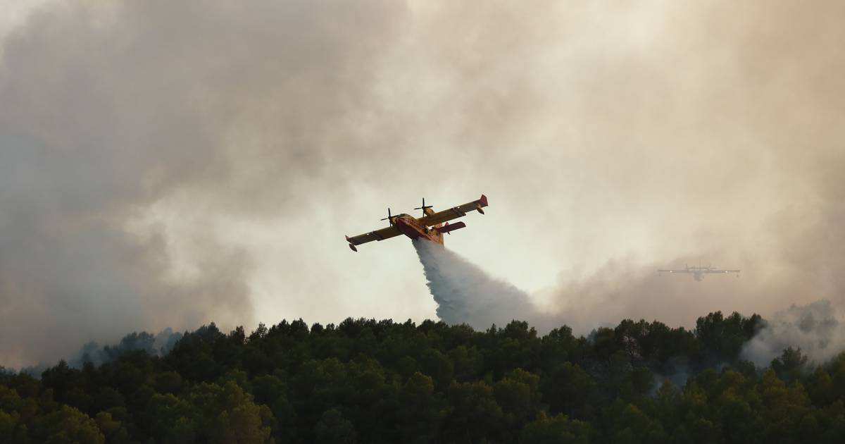 Macron mobiliza Forças Armadas para apoiar combate aos incêndios